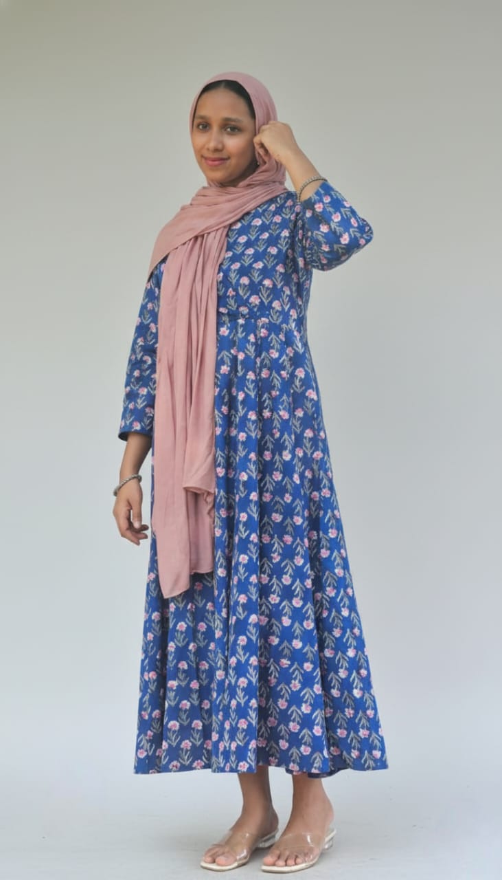 ചന്ദേരി സിൽക്ക് ദുപ്പട്ടയുള്ള ഹാൻഡ്ബ്ലോക്ക് കുർത്തി സെറ്റ്