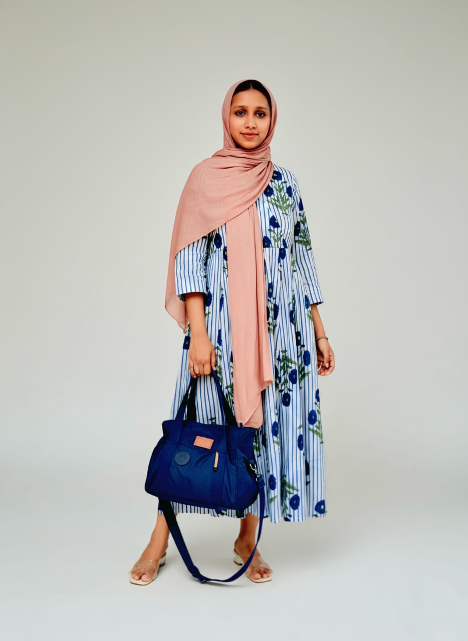 ചന്ദേരി സിൽക്ക് ദുപ്പട്ടയുള്ള ഹാൻഡ്ബ്ലോക്ക് കുർത്തി സെറ്റ്