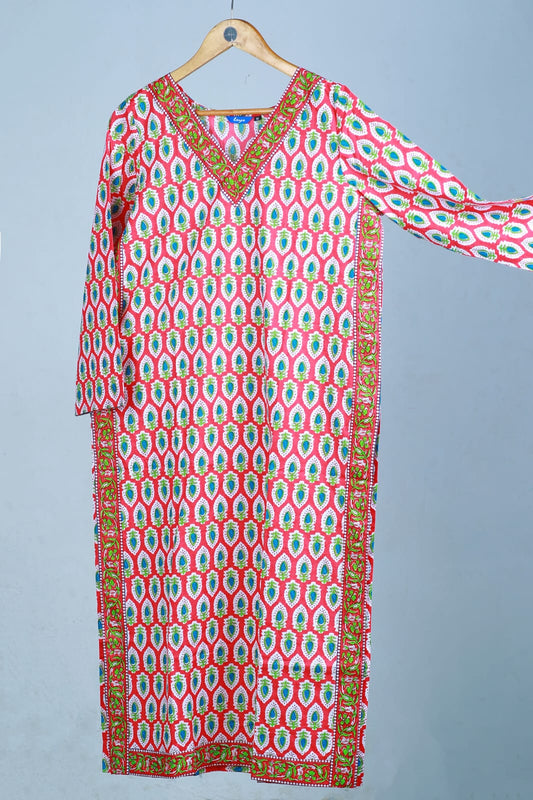 ചന്ദേരി സിൽക്ക് ദുപ്പട്ടയുള്ള ഹാൻഡ്ബ്ലോക്ക് കുർത്തി സെറ്റ്