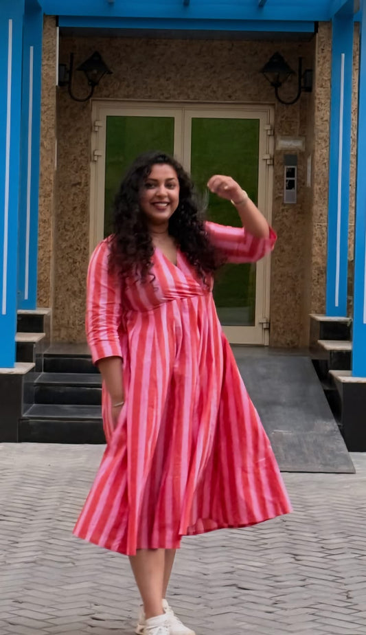 ചന്ദേരി സിൽക്ക് ദുപ്പട്ടയുള്ള ഹാൻഡ്ബ്ലോക്ക് കുർത്തി സെറ്റ്