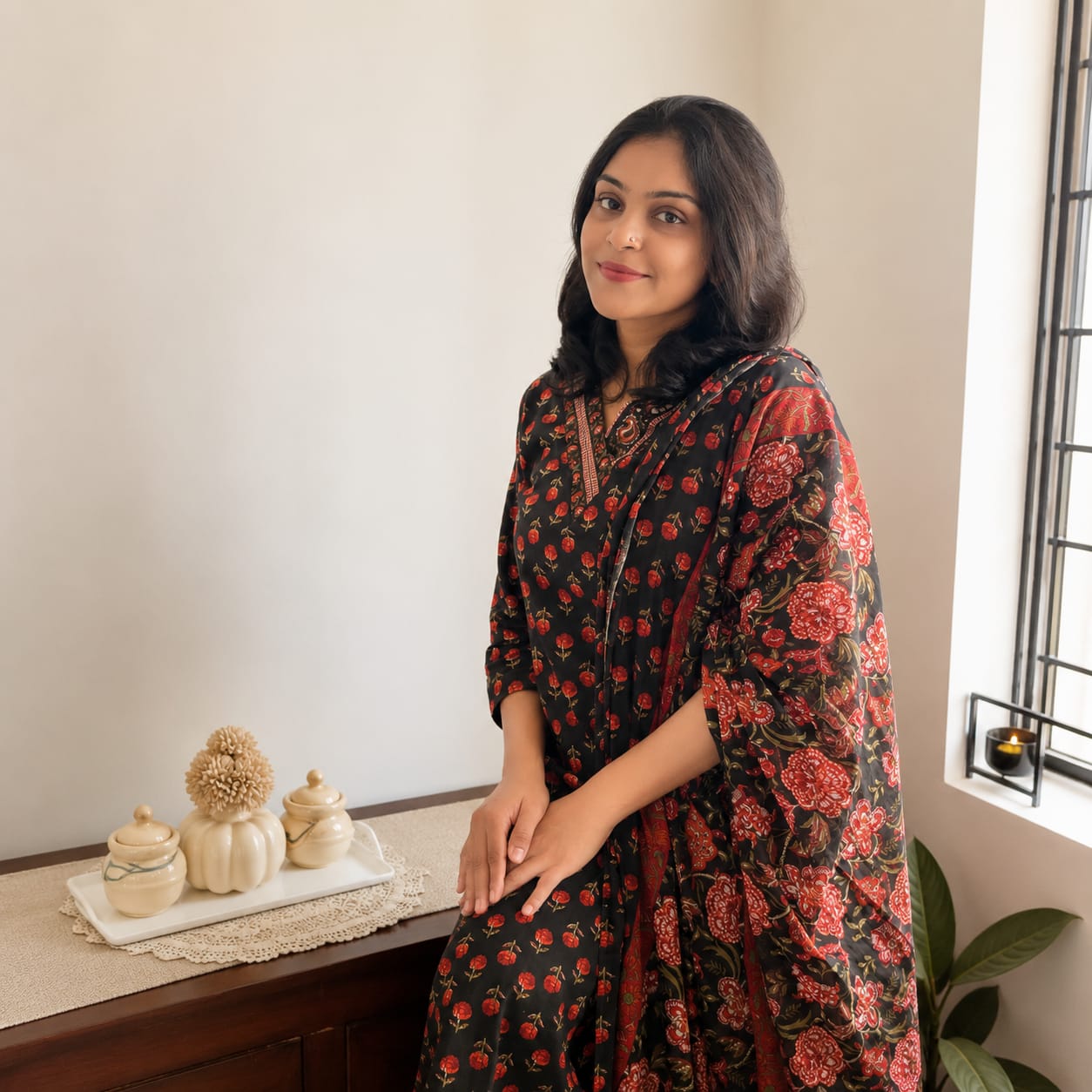 ചന്ദേരി സിൽക്ക് ദുപ്പട്ടയുള്ള ഹാൻഡ്ബ്ലോക്ക് കുർത്തി സെറ്റ്
