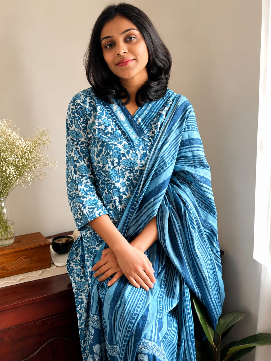ചന്ദേരി സിൽക്ക് ദുപ്പട്ടയുള്ള ഹാൻഡ്ബ്ലോക്ക് കുർത്തി സെറ്റ്