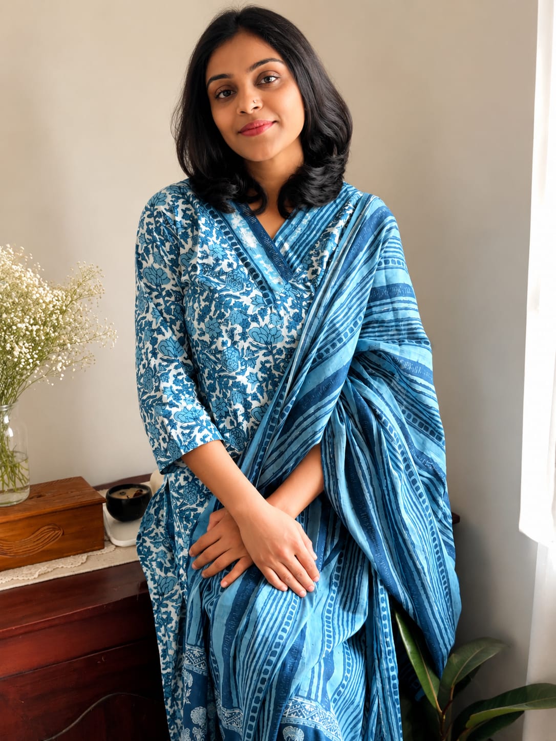 ചന്ദേരി സിൽക്ക് ദുപ്പട്ടയുള്ള ഹാൻഡ്ബ്ലോക്ക് കുർത്തി സെറ്റ്