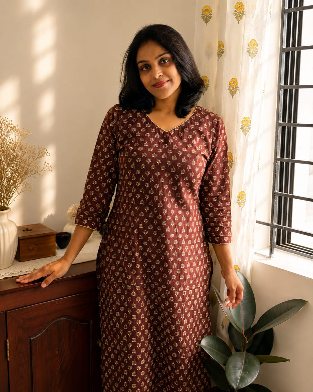 ചന്ദേരി സിൽക്ക് ദുപ്പട്ടയുള്ള ഹാൻഡ്ബ്ലോക്ക് കുർത്തി സെറ്റ്