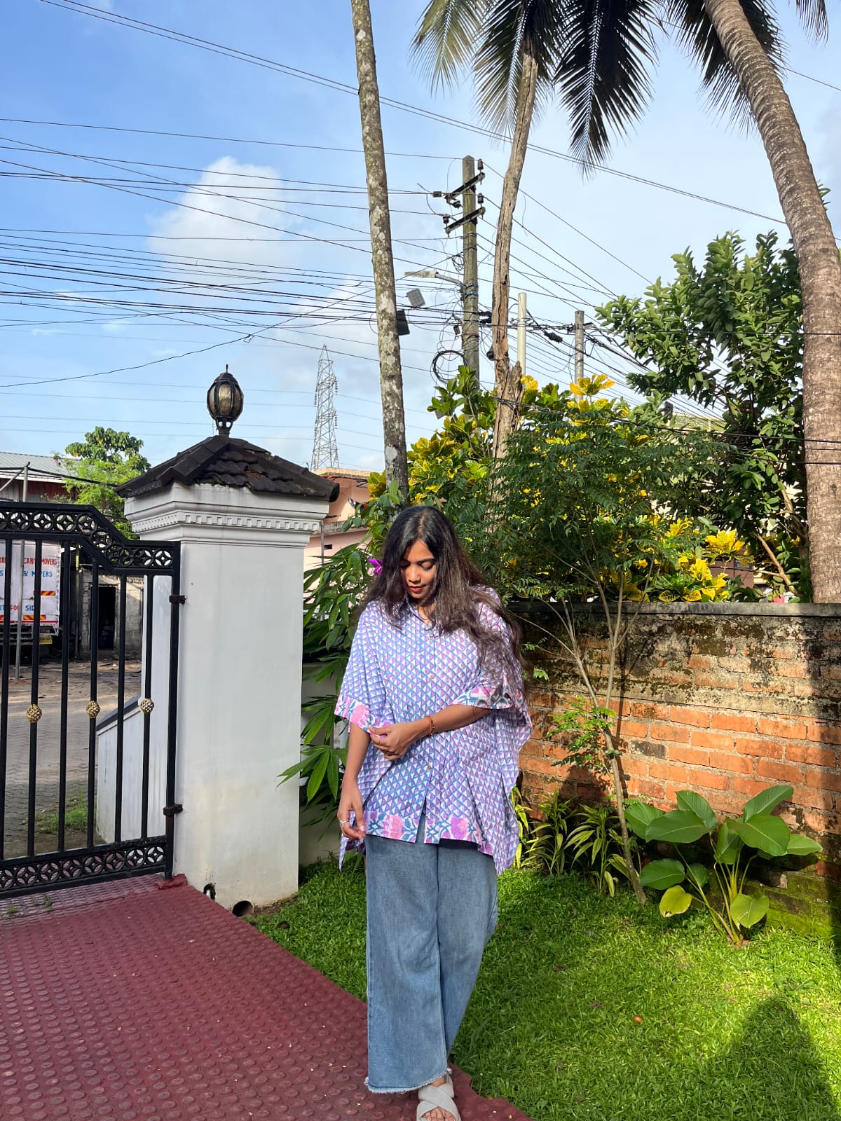 ചന്ദേരി സിൽക്ക് ദുപ്പട്ടയുള്ള ഹാൻഡ്ബ്ലോക്ക് കുർത്തി സെറ്റ്