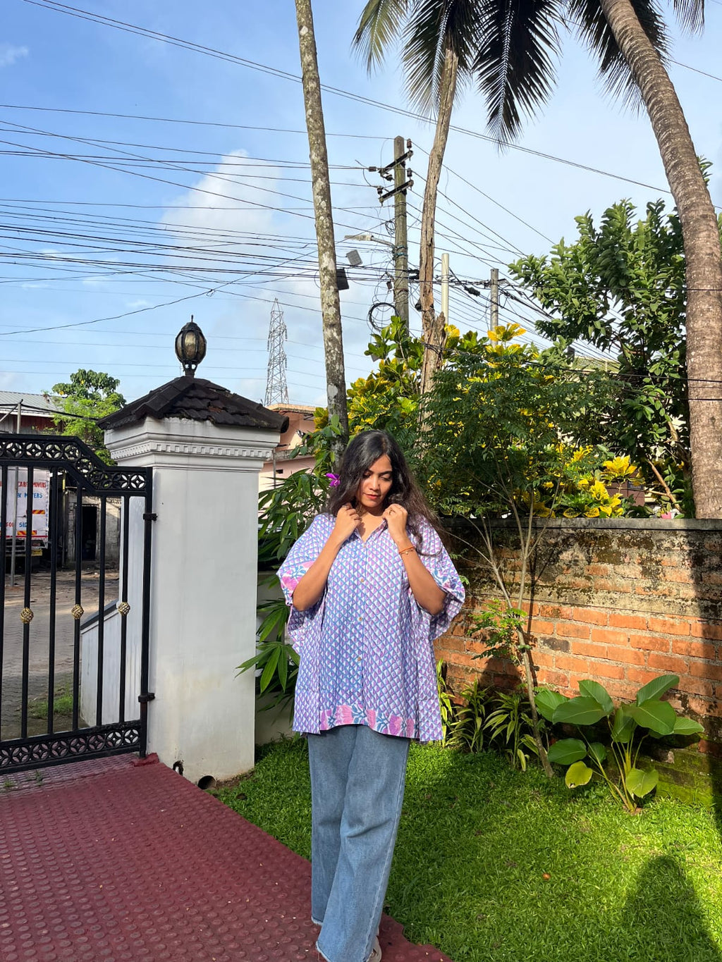 ചന്ദേരി സിൽക്ക് ദുപ്പട്ടയുള്ള ഹാൻഡ്ബ്ലോക്ക് കുർത്തി സെറ്റ്