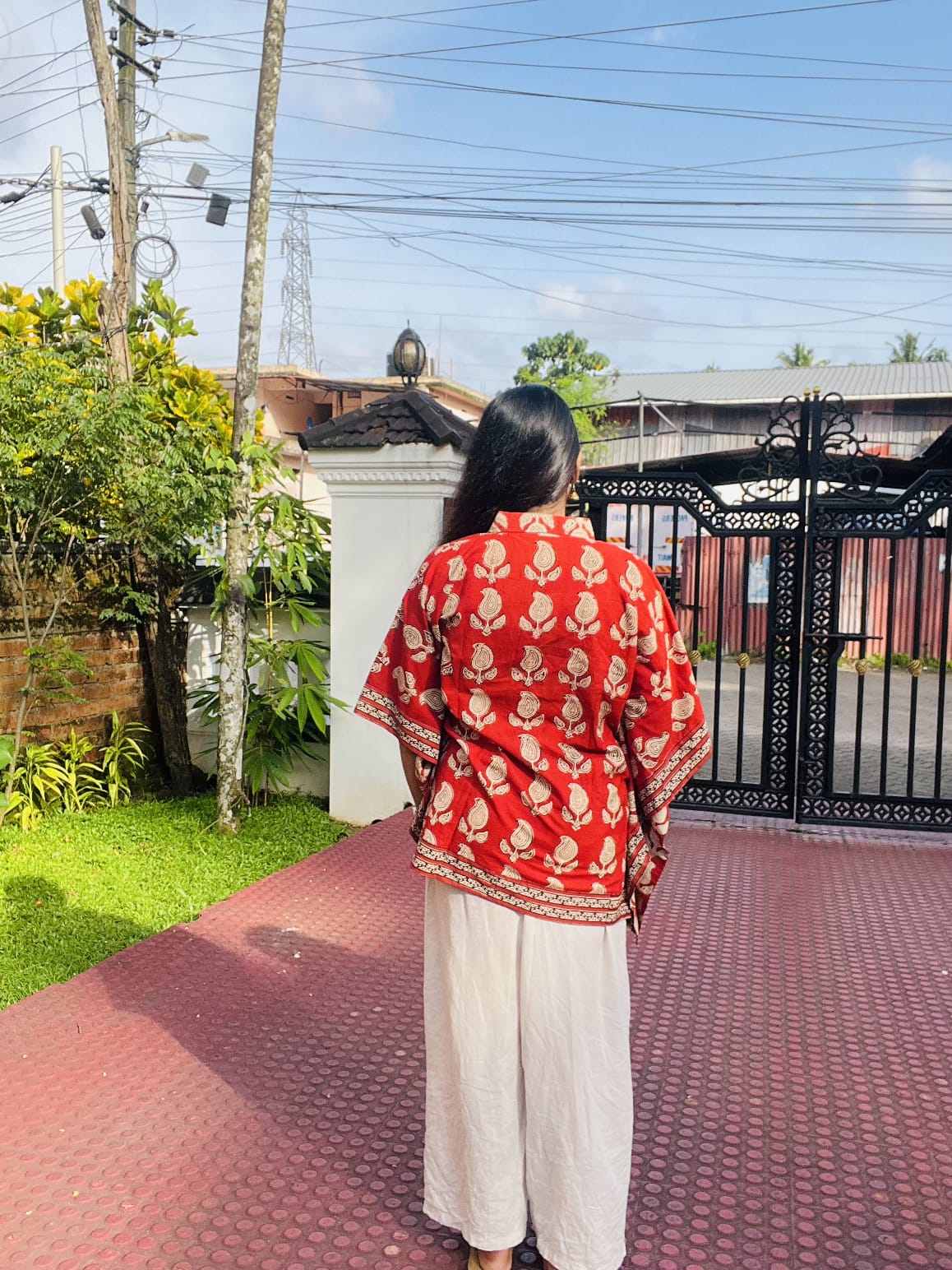 ചന്ദേരി സിൽക്ക് ദുപ്പട്ടയുള്ള ഹാൻഡ്ബ്ലോക്ക് കുർത്തി സെറ്റ്
